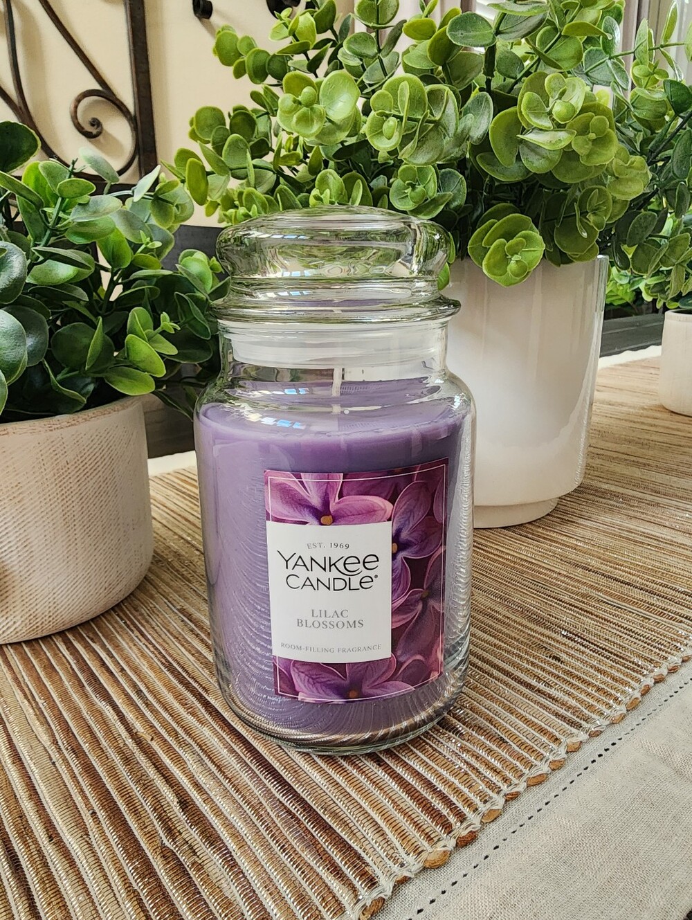 Yankee Candle Lilac Blossoms Large Jar Candle - Purple NEW